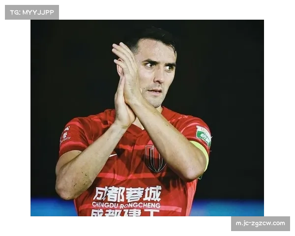 深圳新鹏城周定洋反戈旧主 中场调度一度压制蓉城展现战术针对性